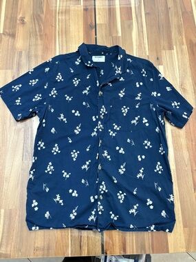 Men's Sz M Old Navy Blue Short-Sleeve Button-Up White Floral Print Front Pocket